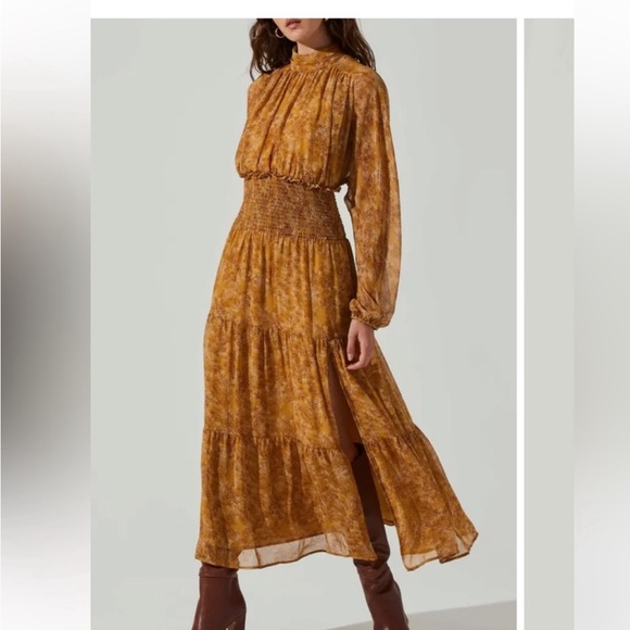 Astr the label floral print smocked waist dress in mustard brand new, in package - Picture 2 of 9